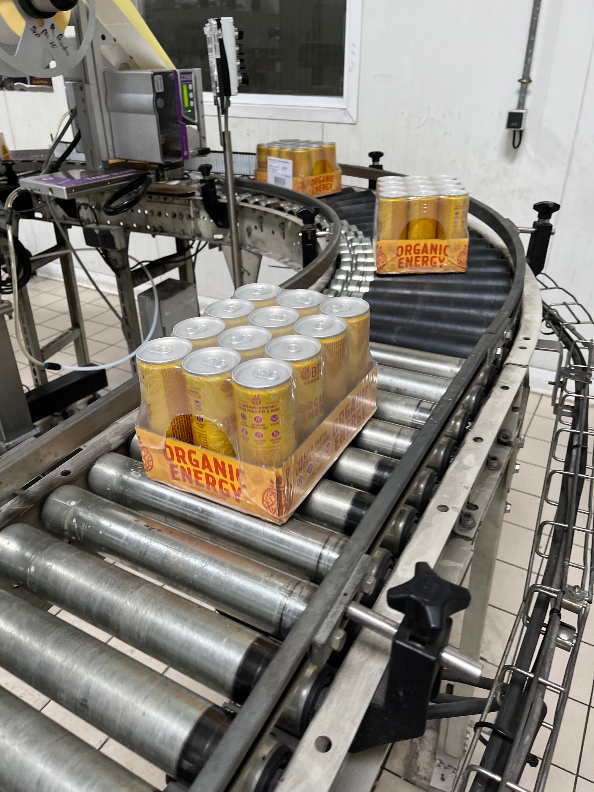Brio Maté Energy Drink Naturel Bio cans production packs